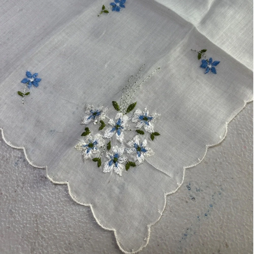 Vintage Handkerchief White Blue Floral Embroidered Scalloped Edge Linen 11x11